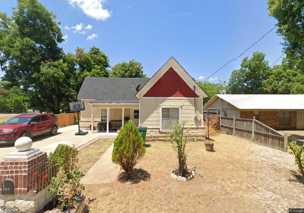 511 N Clements St, Gainesville, TX 76240 - photo 1