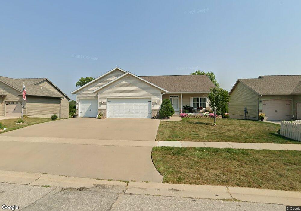 4718 M Ave NW, Cedar Rapids, IA 52405 - photo 1