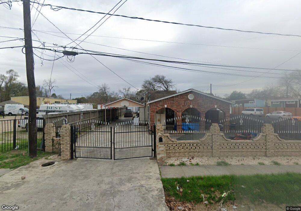 7907 Roswell St, Houston, TX 77022 - photo 1