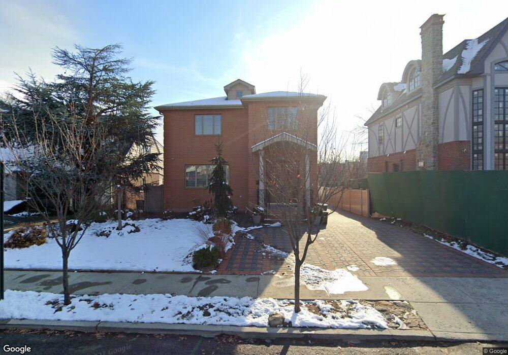 13844 78th Dr, Flushing, NY 11367 - photo 1
