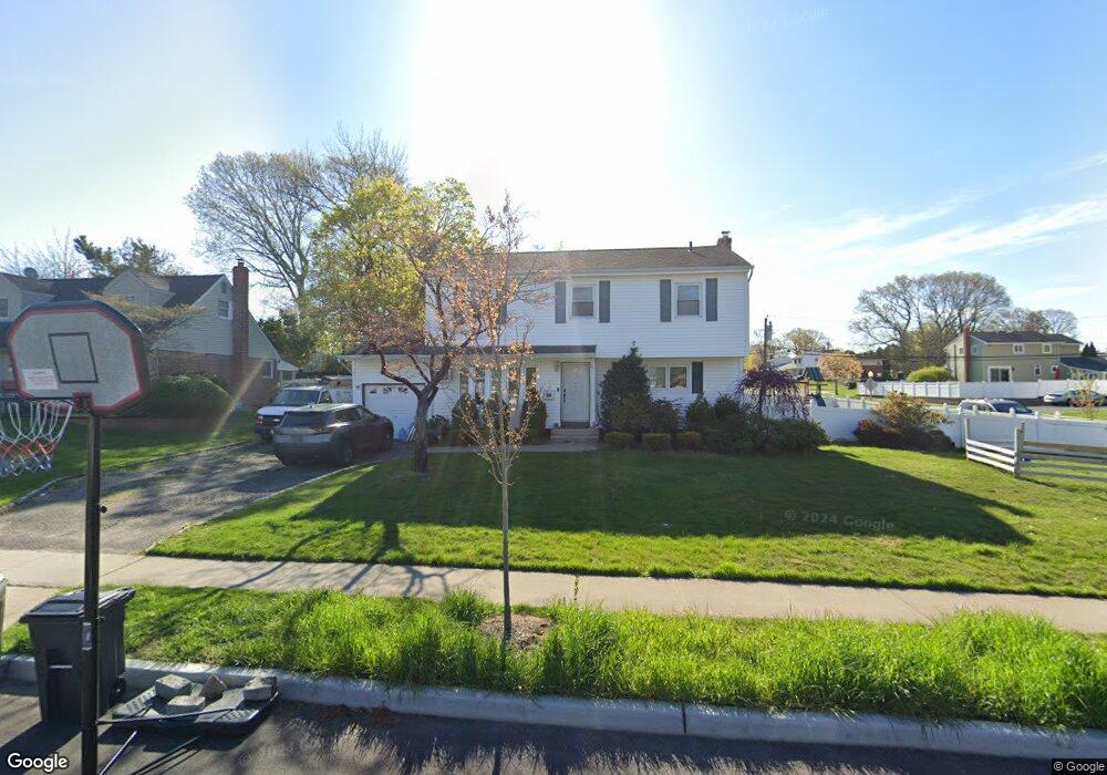 5 Dutchess Place, ComMacK, NY 11725 - photo 1
