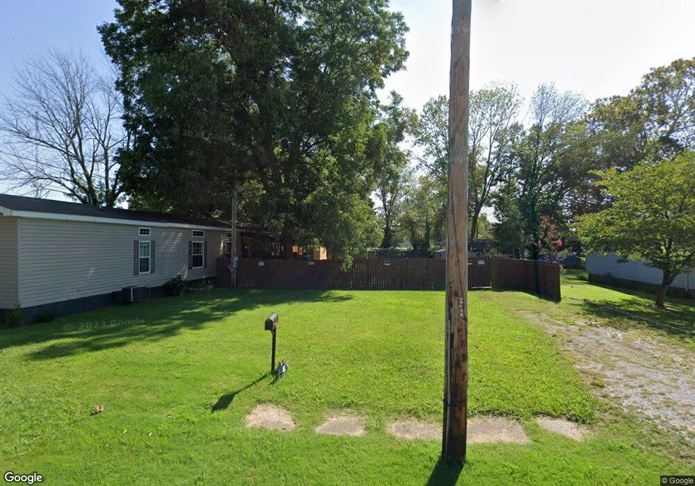 28 S Shaw St, Harrisburg, IL 62946 - photo 1