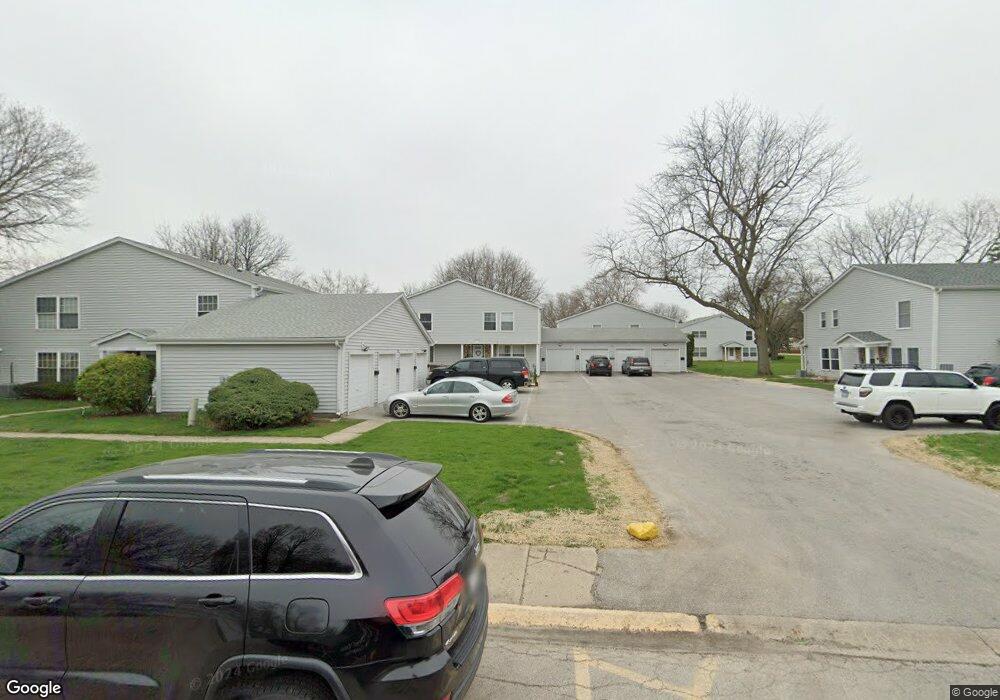 1390 N Glen Cir unit A, Aurora, IL 60506 - photo 1