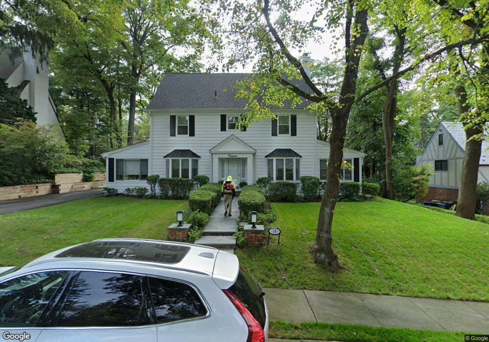 14 Darley Rd, Great Neck, NY 11021 - photo 1