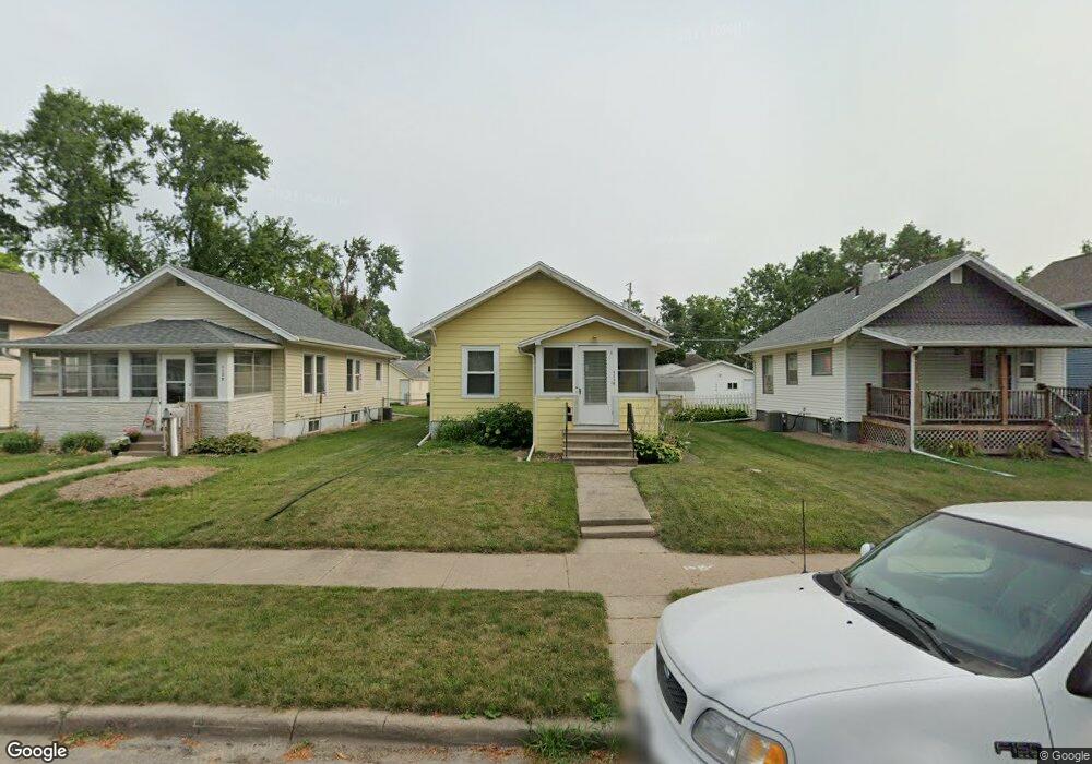 1116 J Ave NW, Cedar Rapids, IA 52405 - photo 1