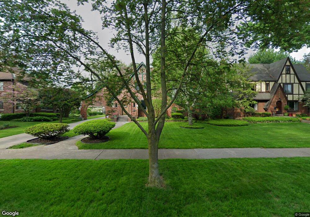 916 Pemberton Rd, Grosse Pointe Park, MI 48230 - photo 1