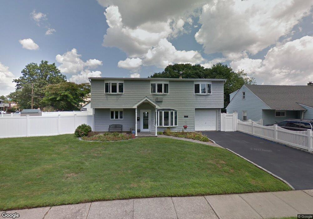 3707 Fiddler Ln, Bethpage, NY 11714 - photo 1