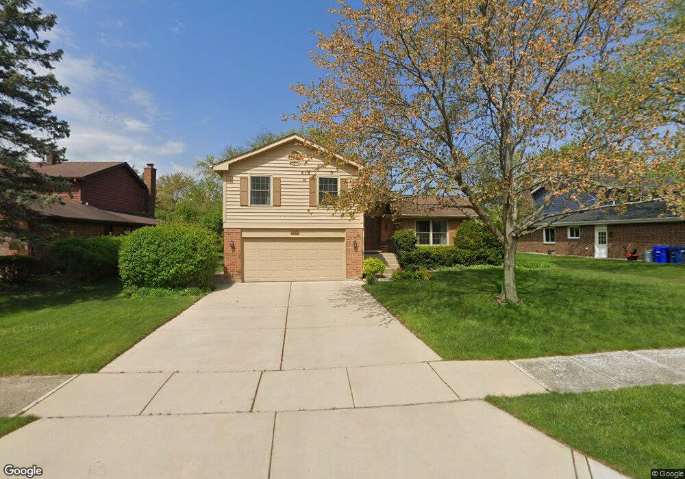 1486 Castlewood Dr, Wheaton, IL 60189 - photo 1