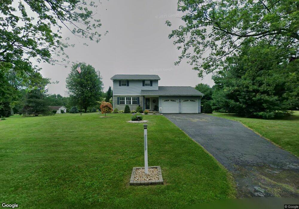 391 Oxford Cir, Bath, PA 18014 - photo 1