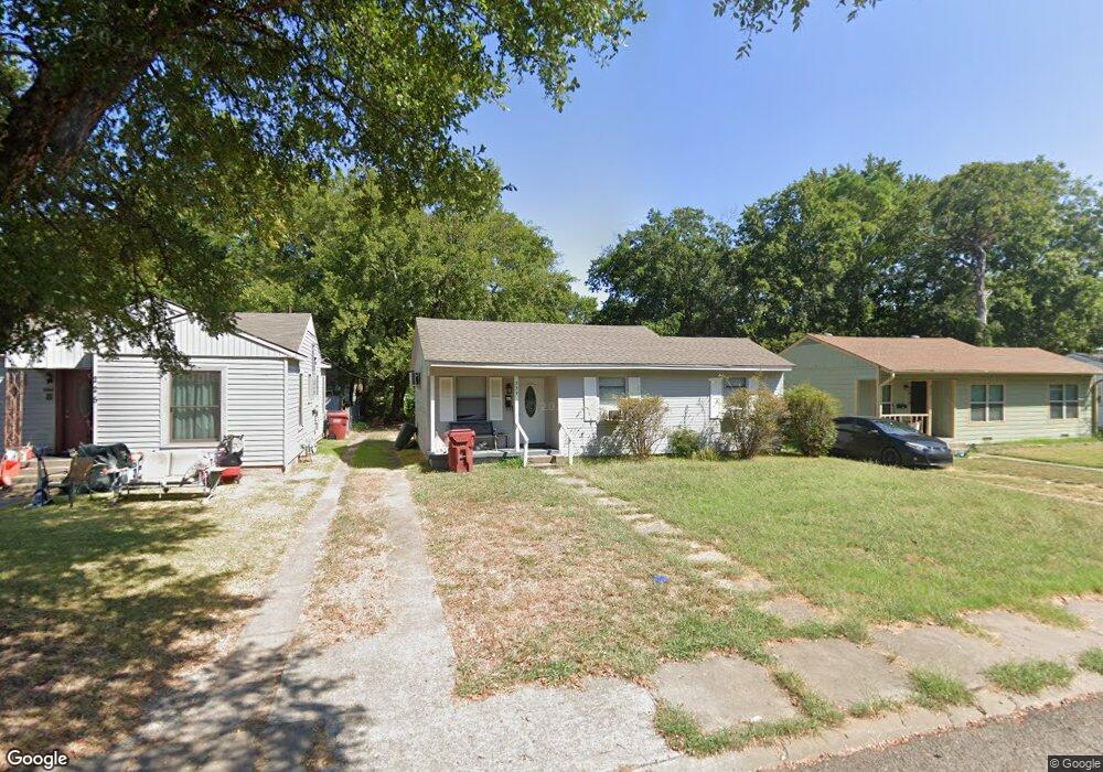 229 E Boyd St, Bonham, TX 75418 - photo 1