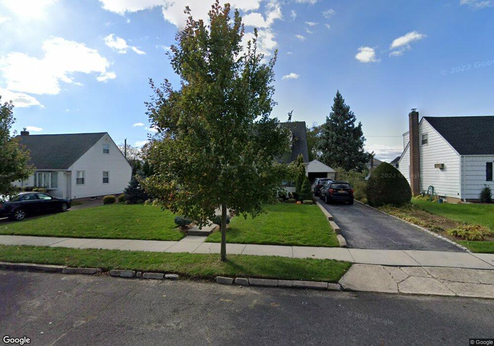 1035 Robin Rd, Franklin Square, NY 11010 - photo 1