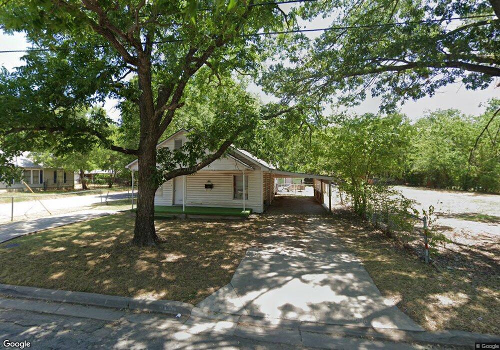 522 N Clements St, Gainesville, TX 76240 - photo 1
