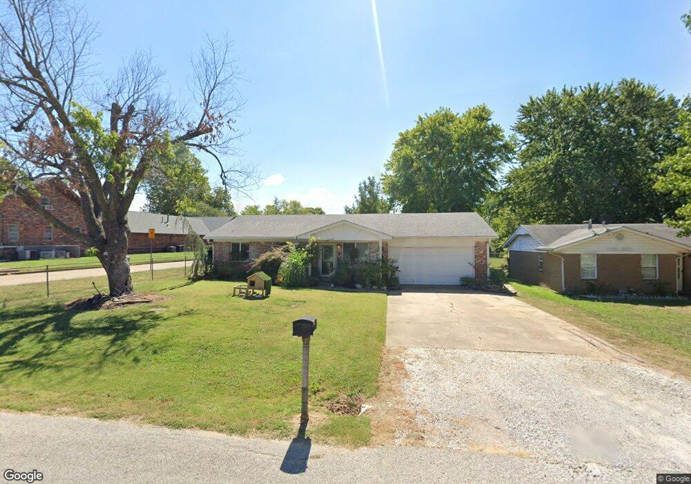 407 E Fry Ct, Claremore, OK 74017 - photo 1