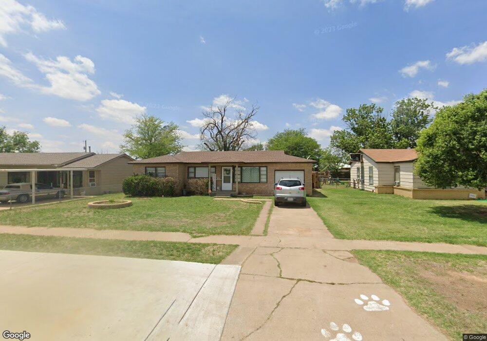 809 Yonkers St, Plainview, TX 79072 - photo 1