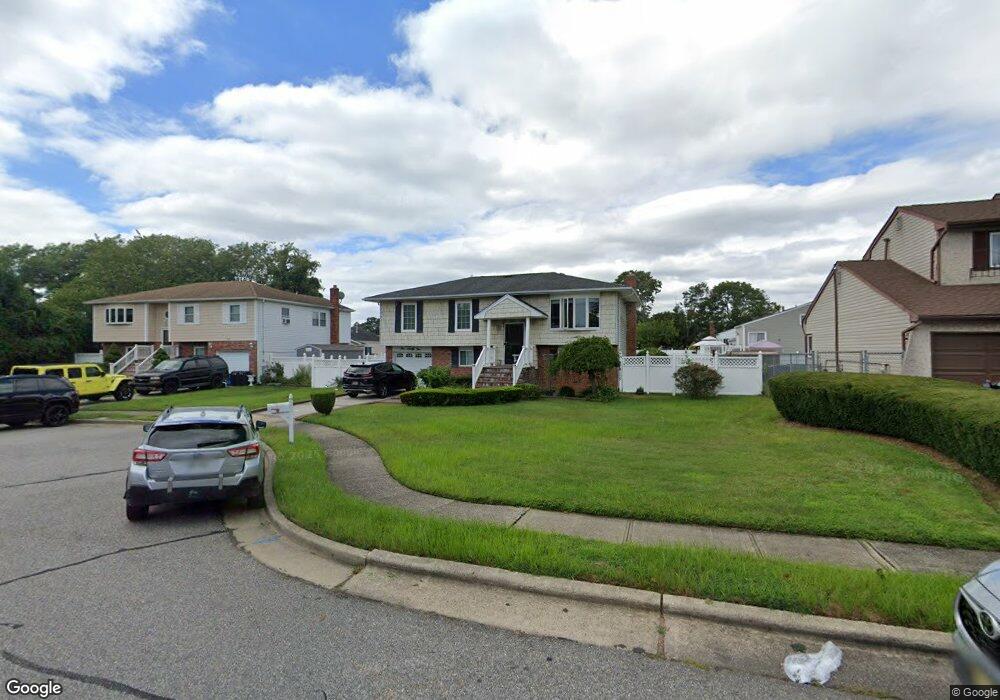 125 Susan Ln, Amityville, NY 11701 - photo 1