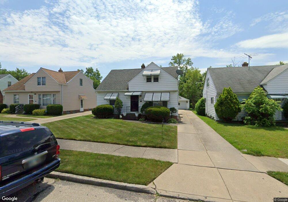 19512 Longview Ave, Maple Heights, OH 44137 - photo 1