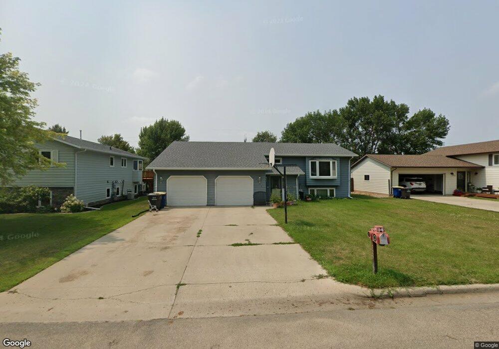 1725 8th Ave NE, Jamestown, ND 58401 - photo 1