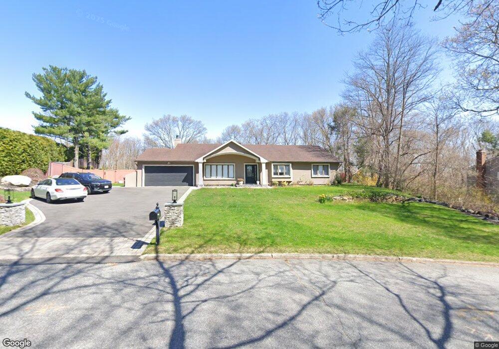 9 Cedar Ridge Ln, Dix Hills, NY 11746 - photo 1