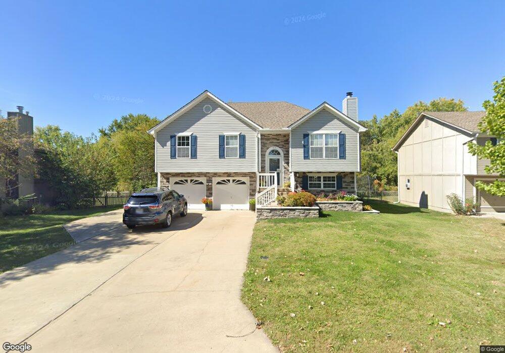 616 Canter St, Raymore, MO 64083 - photo 1