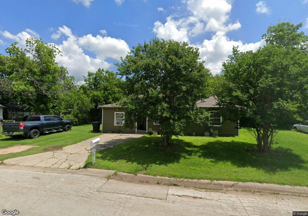 614 Dixon St, Cleburne, TX 76033 - photo 1