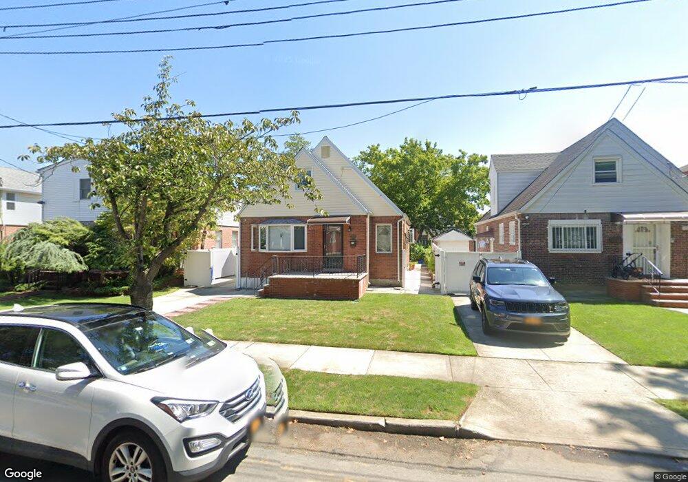 7623 171st St, Fresh Meadows, NY 11366 - photo 1