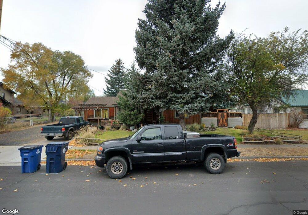 135 NW 8th St, Redmond, OR 97756 - photo 1