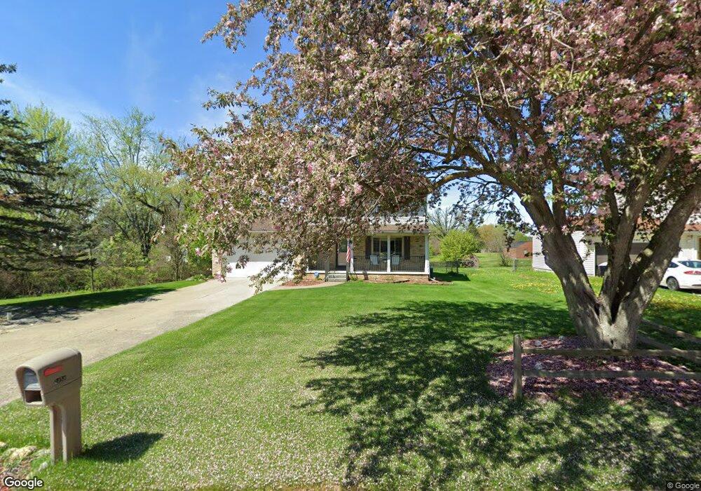 1058 Stonehenge Rd, Flint, MI 48532 - photo 1