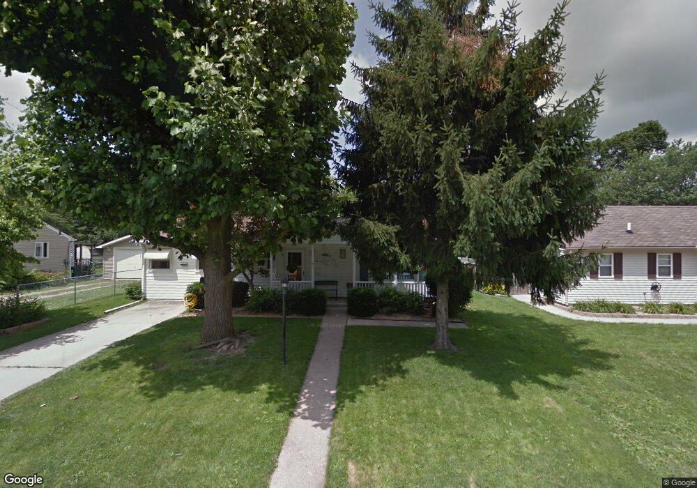 913 N 28th St, Mattoon, IL 61938 - photo 1