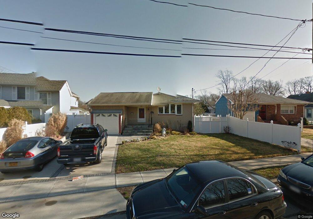 2007 Seamans Neck Ct, Seaford, NY 11783 - photo 1