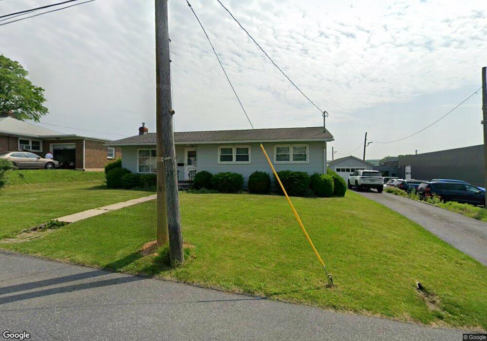 310 Center St, Slatington, PA 18080 - photo 1