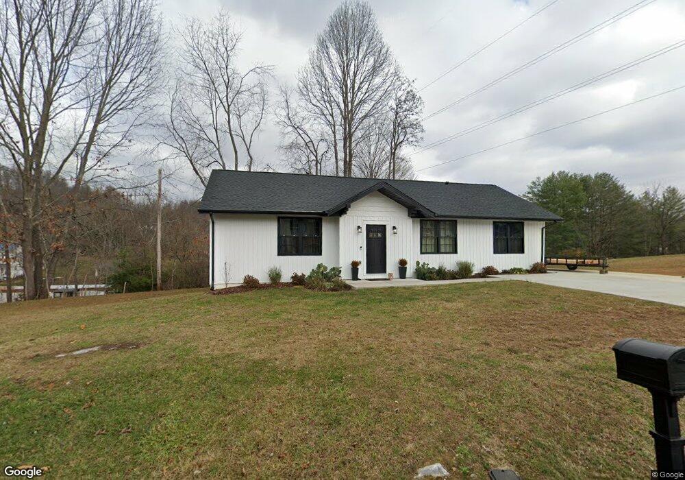2209 Lauderdale Dr, Johnson City, TN 37601 - photo 1