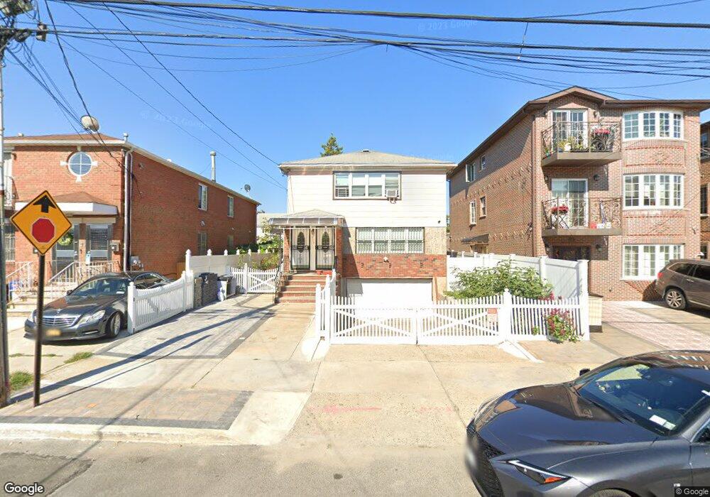 4362 164th St, Flushing, NY 11358 - photo 1