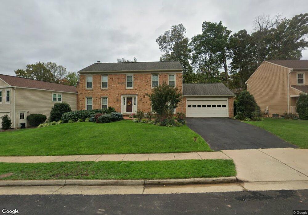 13104 Rounding Run Cir, Herndon, VA 20171 - photo 1