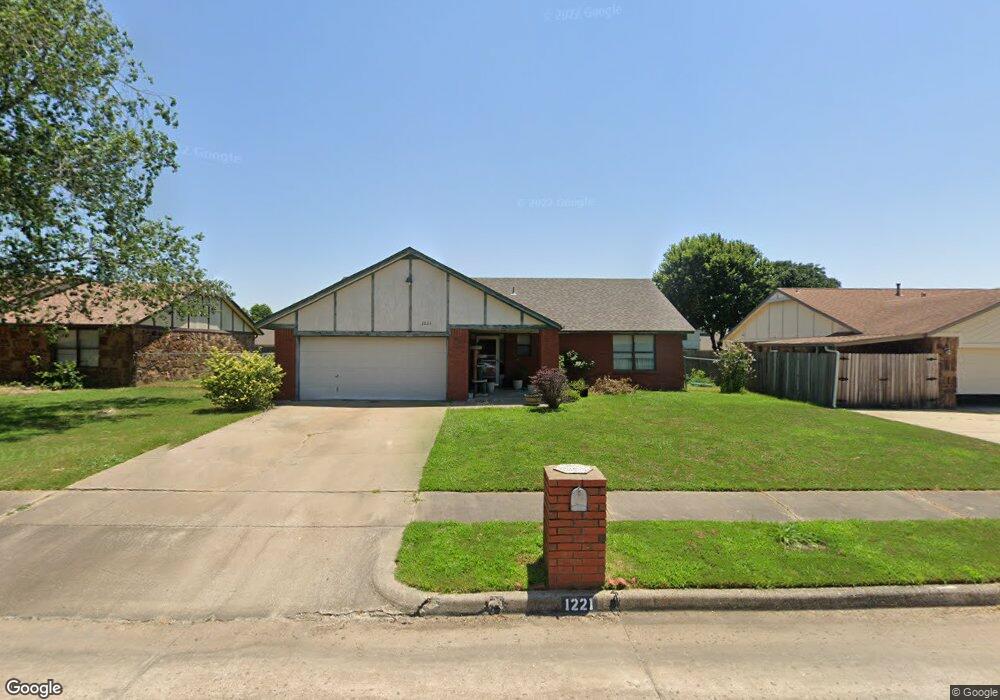 1221 S 34th St, Broken Arrow, OK 74014 - photo 1