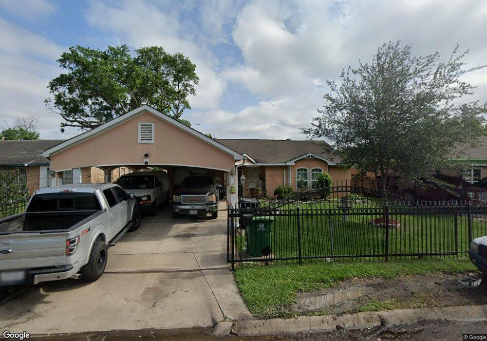 5722 Maywood Dr, Houston, TX 77053 - photo 1