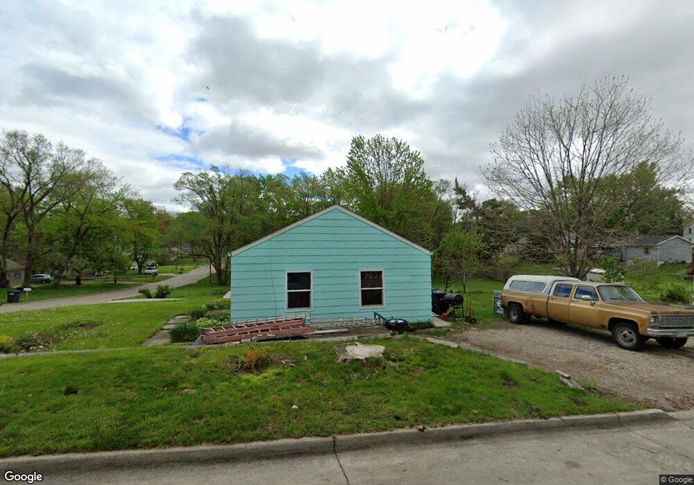 401 Hart Ave, Des Moines, IA 50315 - photo 1
