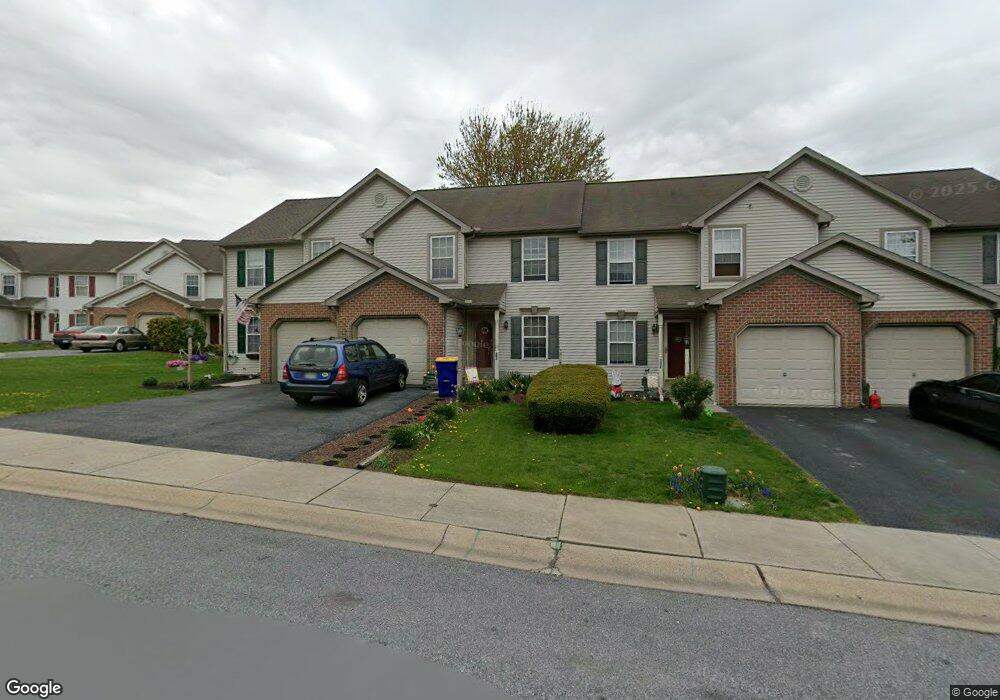 204 Fieldcrest Dr, New Holland, PA 17557 - photo 1