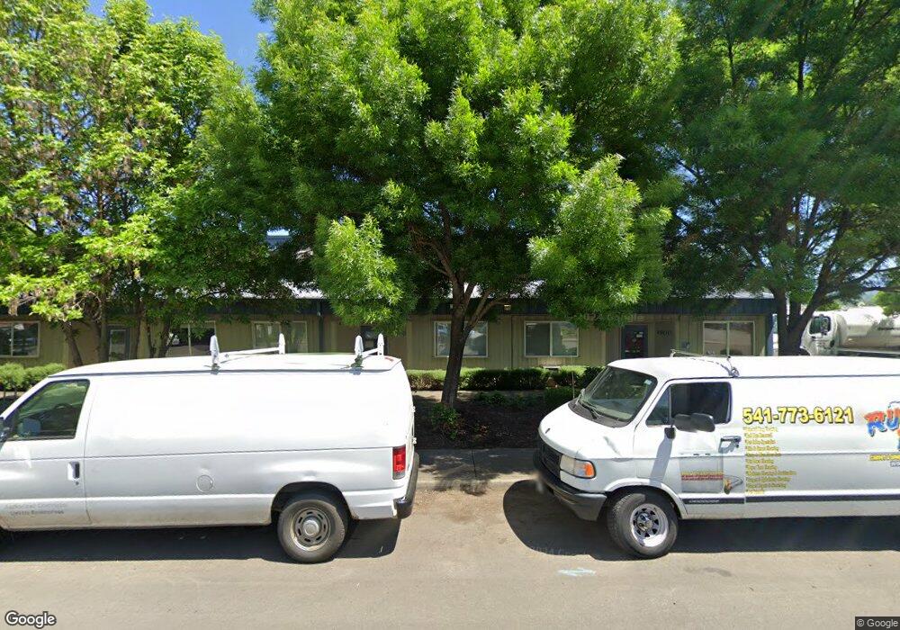 918 E Vilas Rd, Central Point, OR 97502 - photo 1