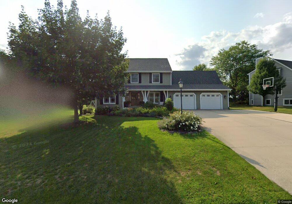 W148N10201 Windsong Cir E, Germantown, WI 53022 - photo 1