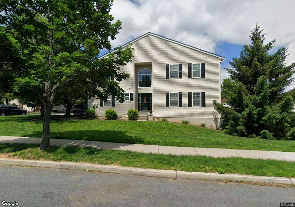 6888 Lincoln Dr, Macungie, PA 18062 - photo 1