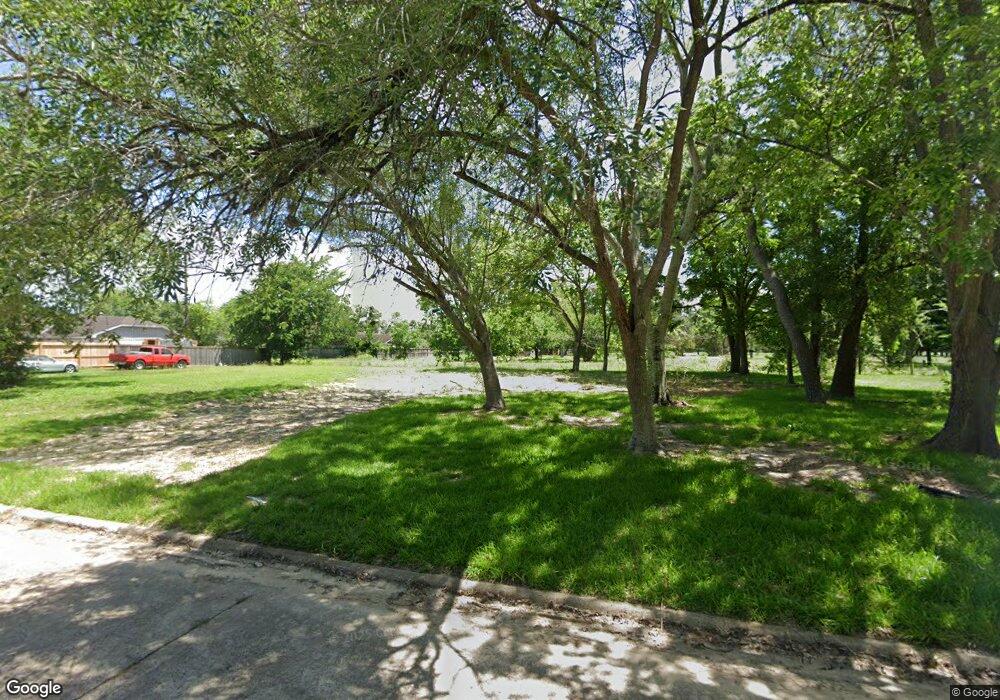 4111 Cherry Oak Cir, Houston, TX 77088 - photo 1