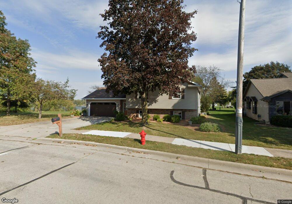 302 Lom St, Combined Locks, WI 54113 - photo 1