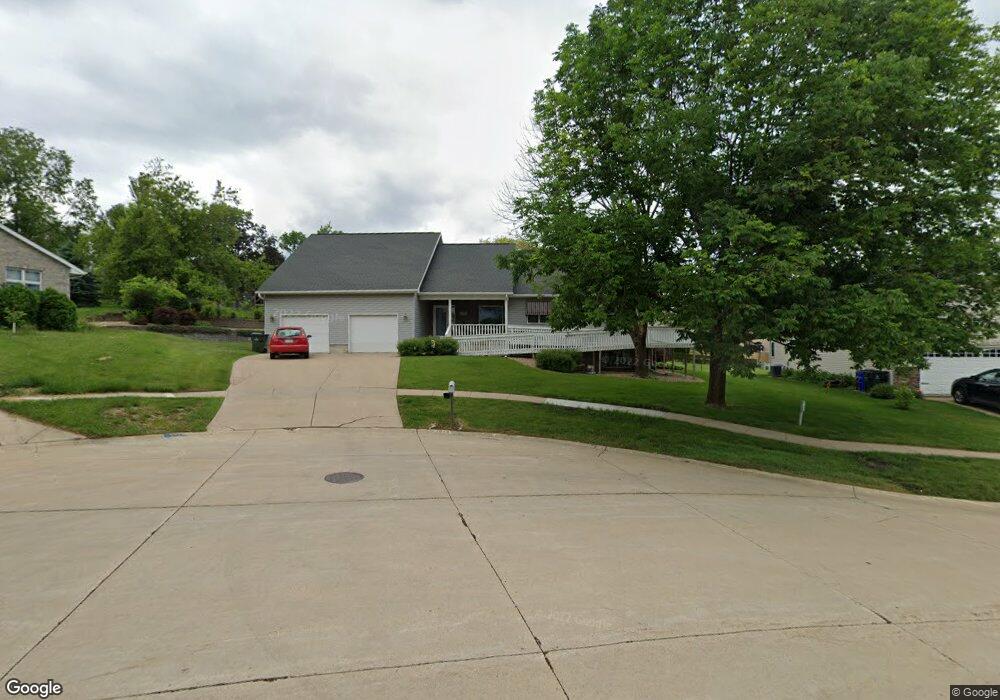 1818 Hollow View Ct NW, Cedar Rapids, IA 52405 - photo 1