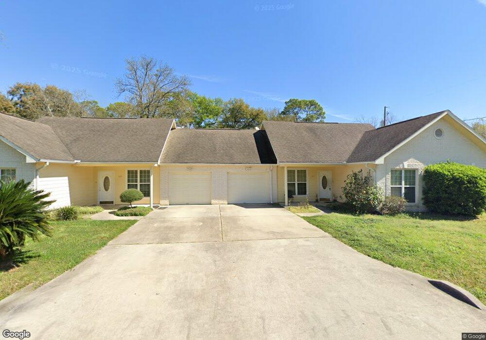 303 N Poplar St, Tomball, TX 77375 - photo 1