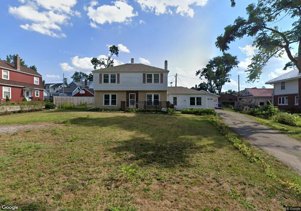 2215 Washington Ave SE, Cedar Rapids, IA 52403 - photo 1