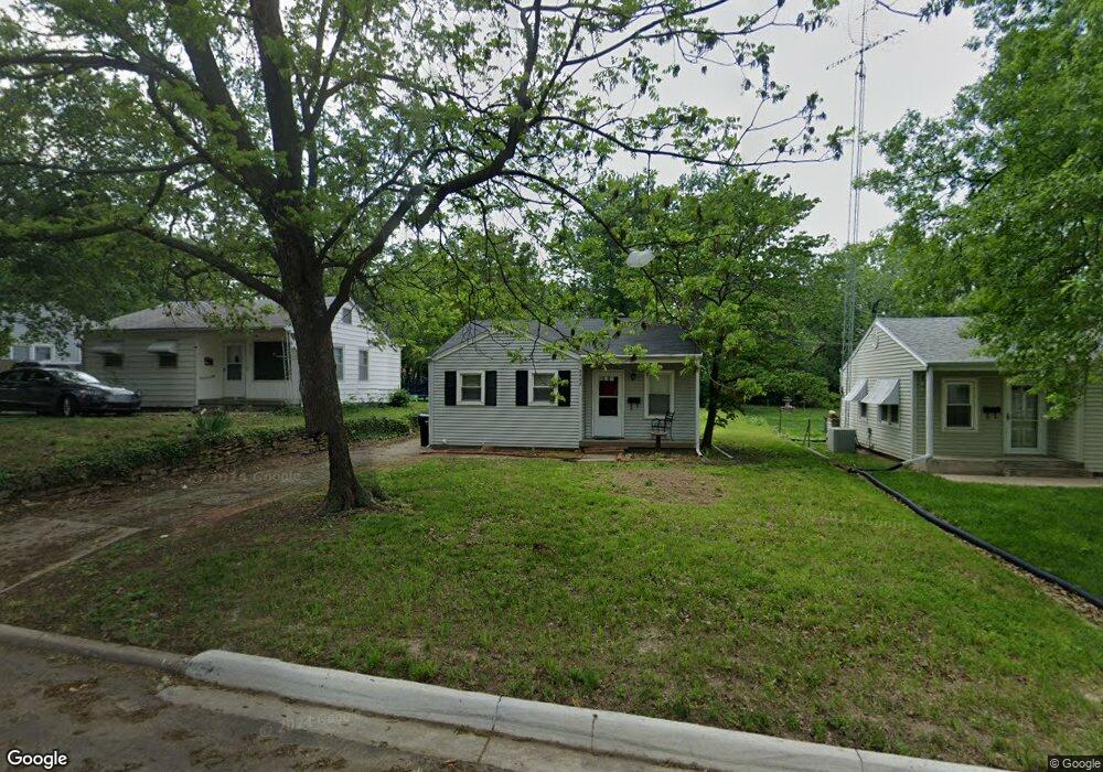2409 SW Bradbury Ave, Topeka, KS 66611 - photo 1
