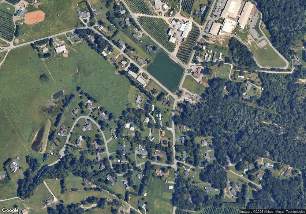 10 Hurricane Dr, Hendersonville, NC 28792 - photo 1