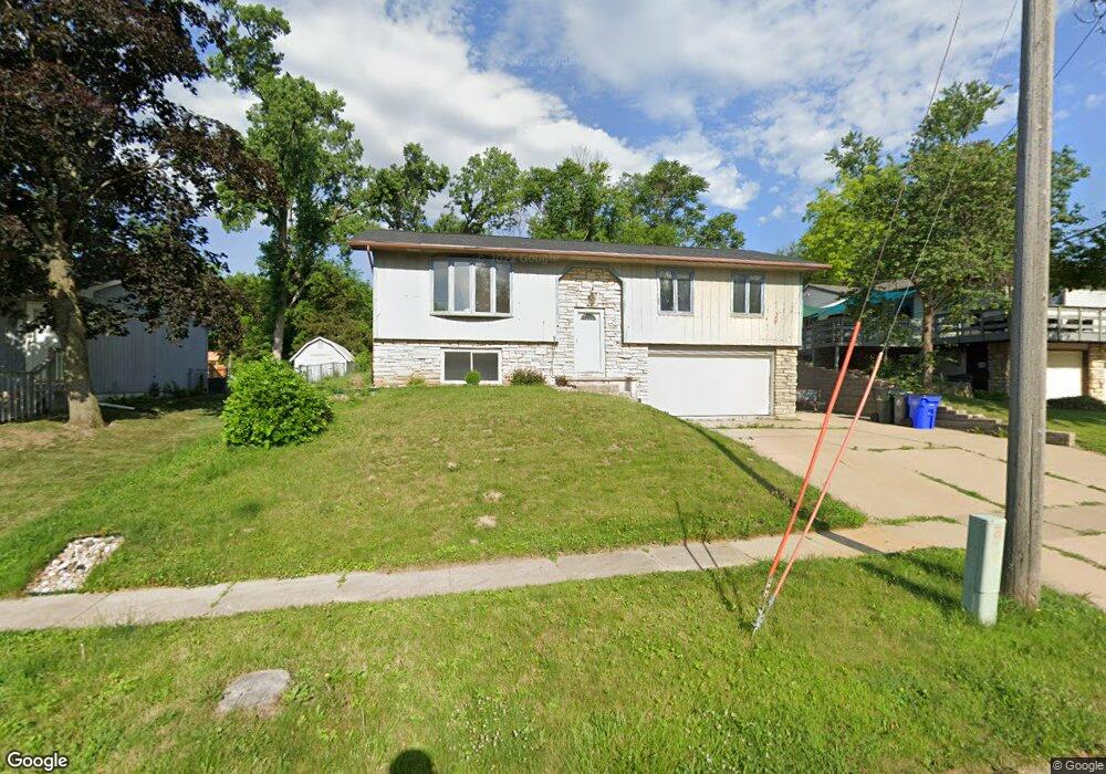 1223 36th St SE, Cedar Rapids, IA 52403 - photo 1