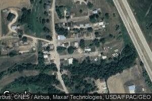 87 Walnut St, Zwingle, IA 52079