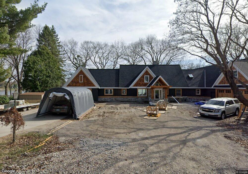 575 Smithtown Ct, Excelsior, MN 55331 - photo 1